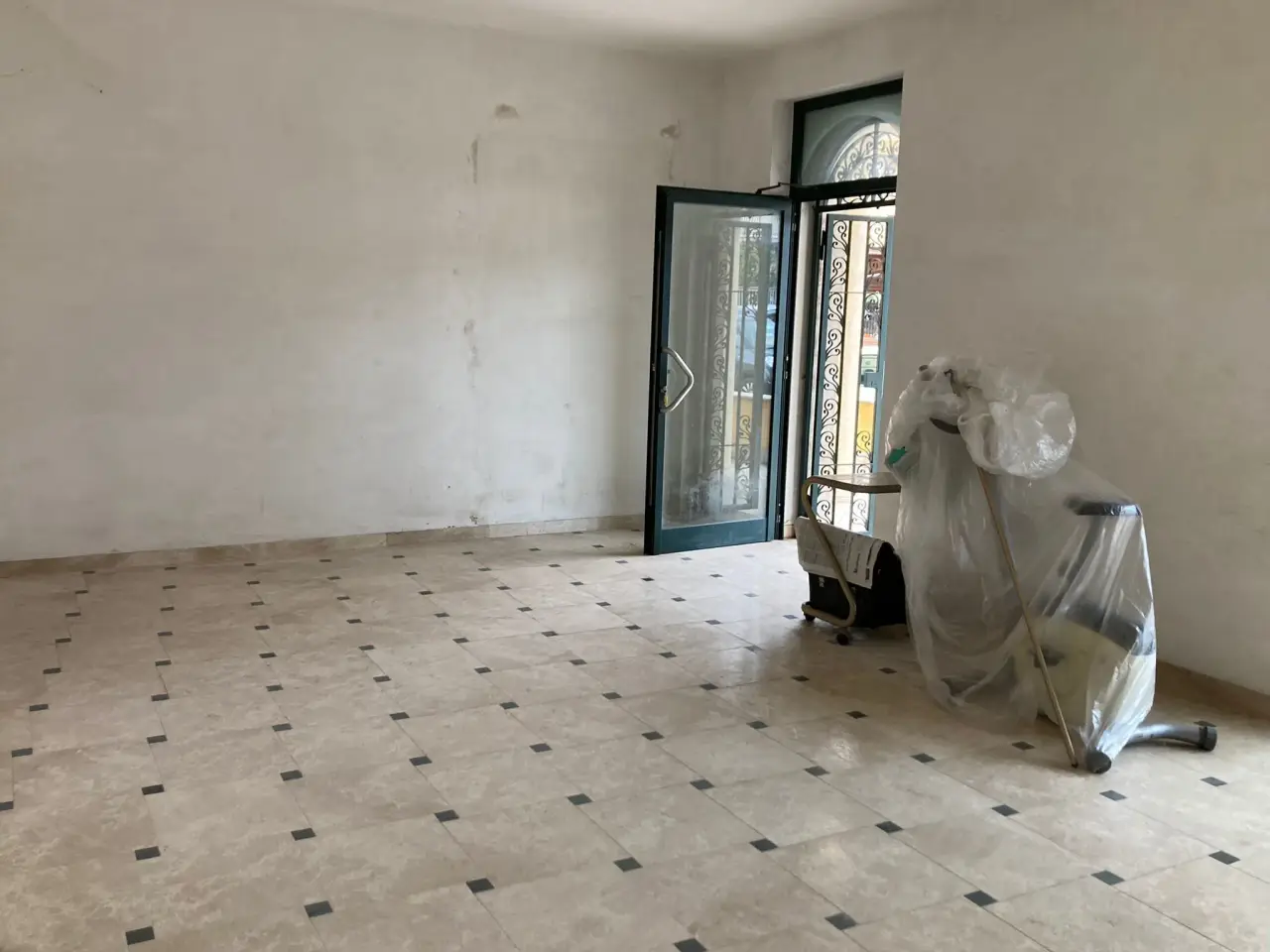 Palazzina commerciale in Via Giuseppe Garibaldi  125 a, Guidonia Montecelio, {3} - Foto 2