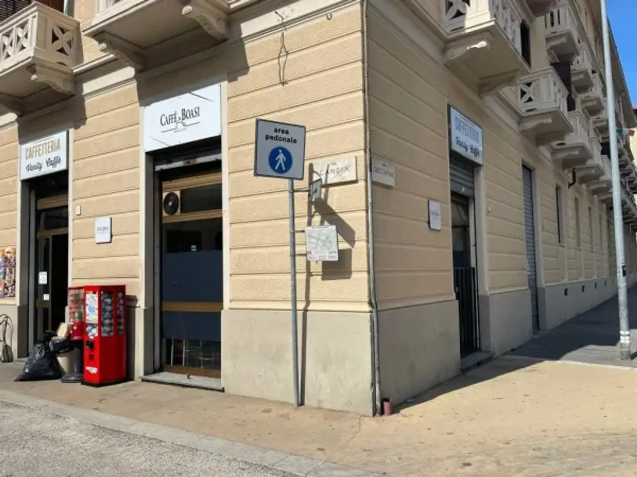 Bar in Via Candia 9, Torino, {3} - Foto 1