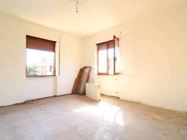 2-room flat in Via Isonzo 32, Monterotondo - Photo 1