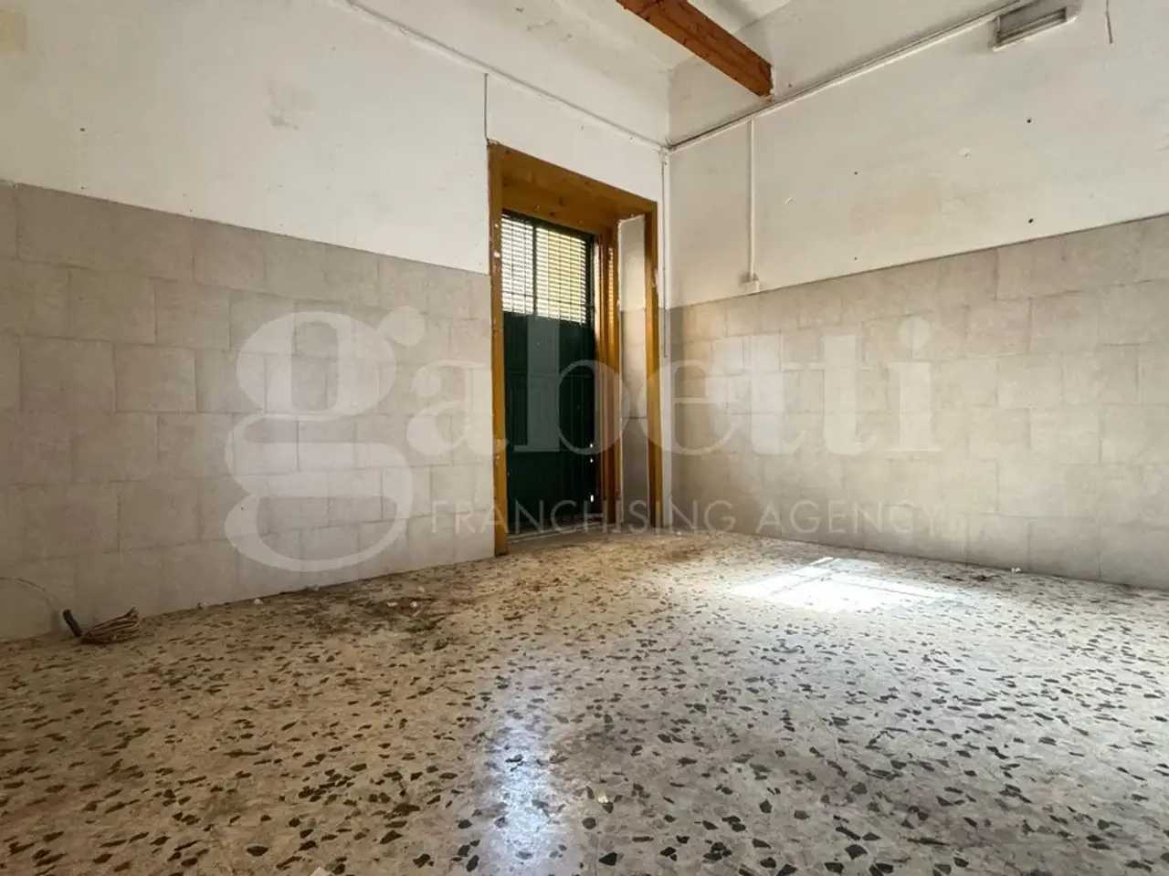 Esercizio commerciale in Via Conte Mirabelli, Calvizzano, {3} - Foto 2