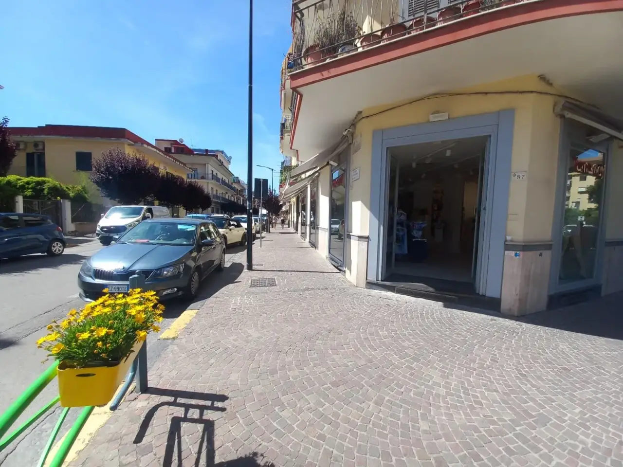 Negozio in Via Ercole Cantone 87, Pomigliano D'Arco, {3} - Foto 1