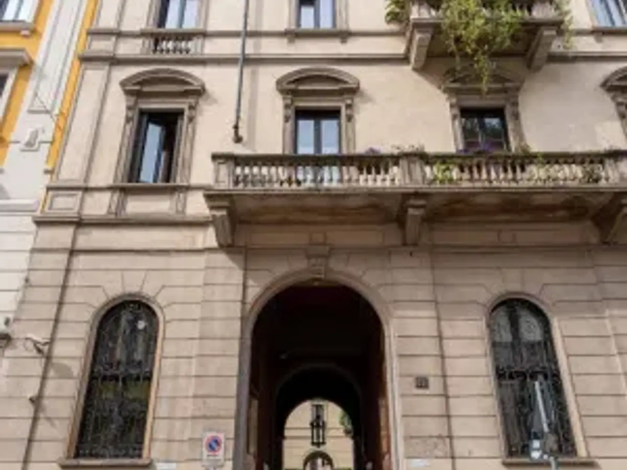Ufficio in Via Edmondo De Amicis, Milano, {3} - Foto 1