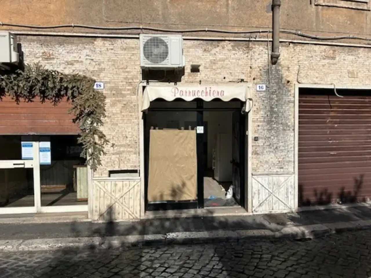 Negozio in Via Arnaldo Parmegiani 16, Tivoli, {3} - Foto 2