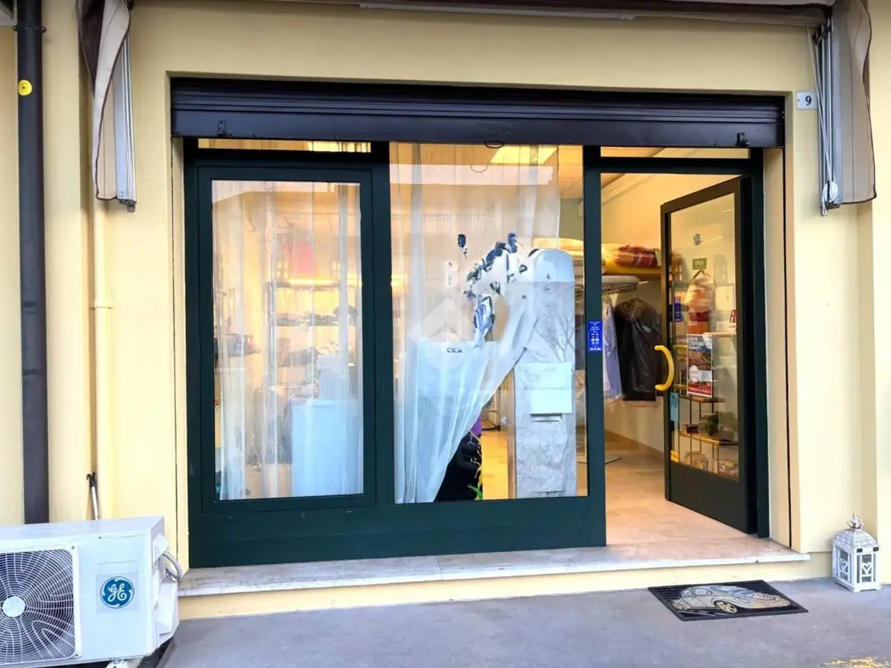 Negozio in Piazza Chiesa Vecchia 9, Ponzano Veneto, {3} - Foto 1