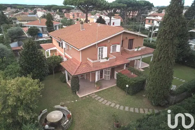 Villa in Via dei Girasoli 54, Anzio - Foto 1