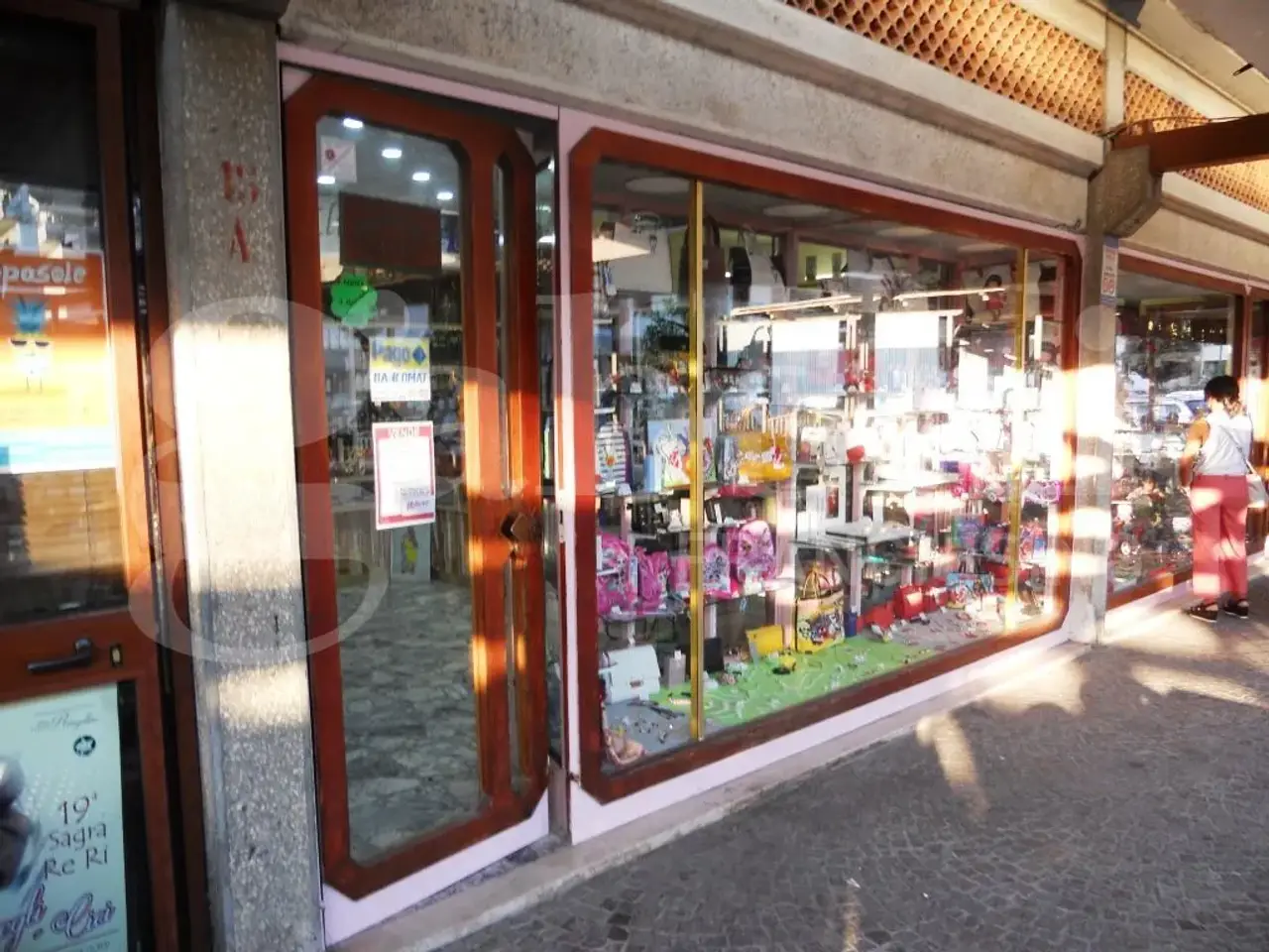 Negozio in Baia Domizia Centro, Viale degli Oleandri 9, Sessa Aurunca, {3} - Foto 2