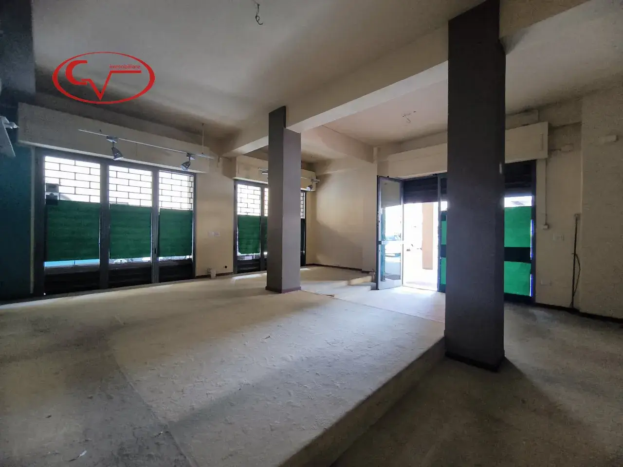 Negozio in Piazza della Libertà, San Giovanni Valdarno, {3} - Foto 1