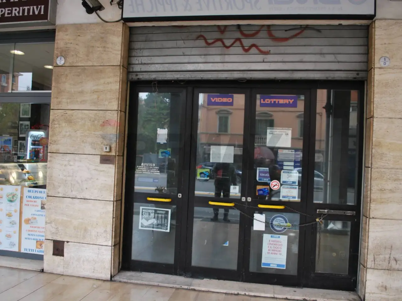 Negozio in Via Aurelio Saffi 6, Bologna, {3} - Foto 1