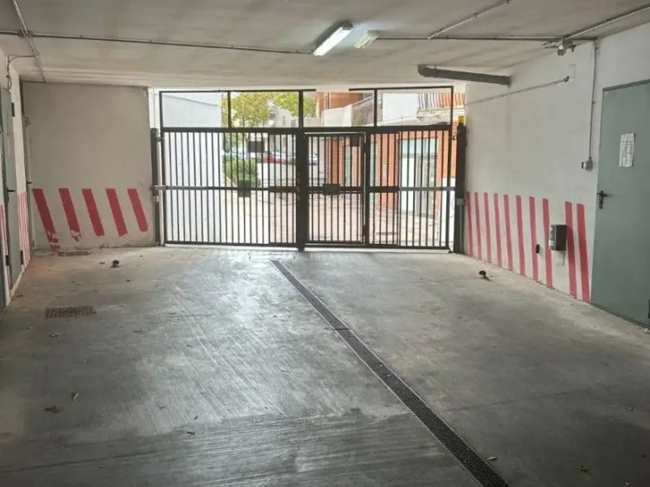 Parcheggio chiuso in Via Giulio Cesare, Vasto, {3} - Foto 1