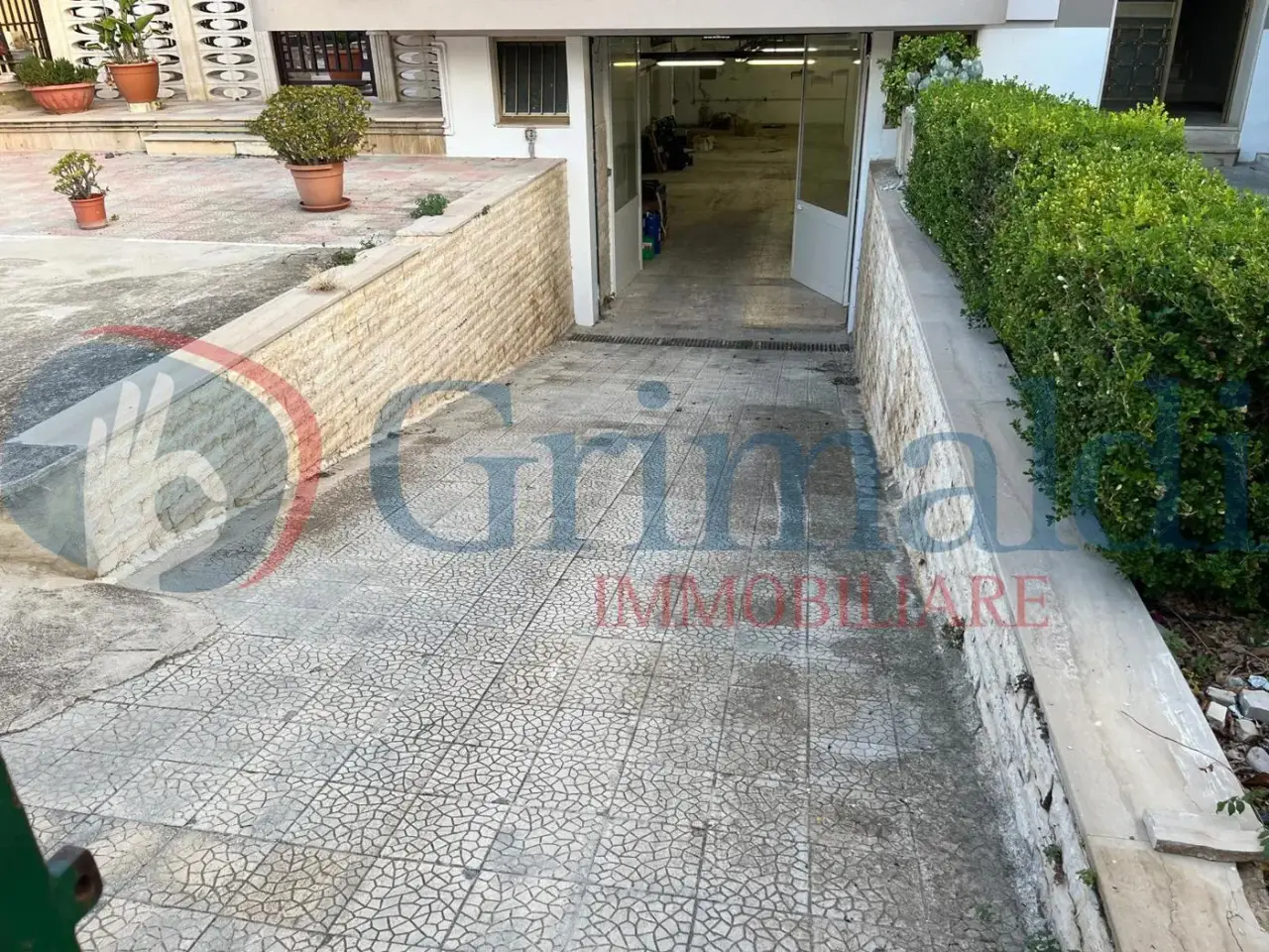 Laboratorio in Via Giorgio Castriota Skanderberg 30, Trani, {3} - Foto 1