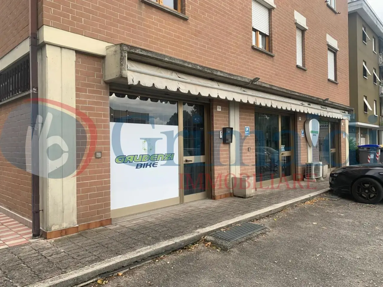 Negozio in Viale Umbria 59, Foligno, {3} - Foto 1