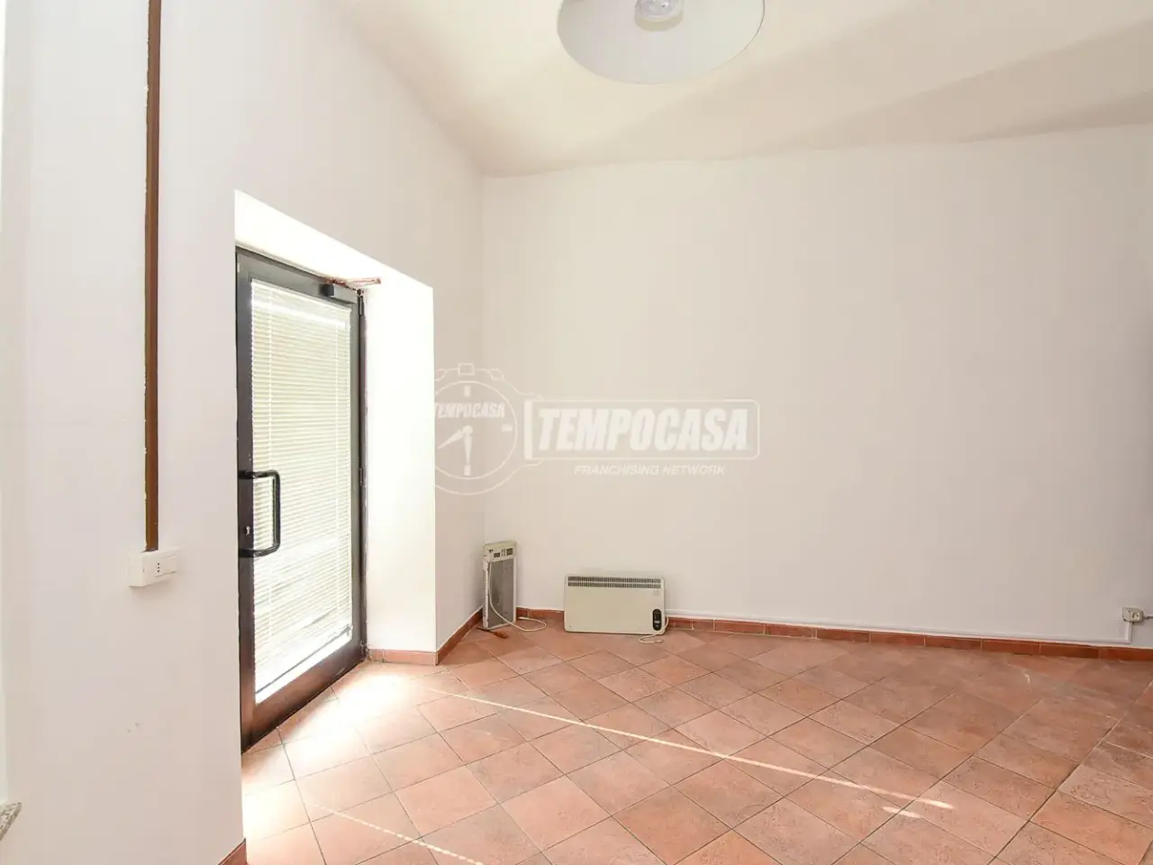 Negozio in Piazza Vittorio Veneto, Erba, {3} - Foto 2
