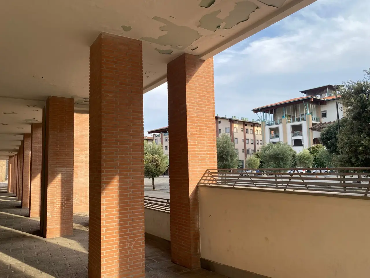 Locale commerciale in Piazza Ugo di Toscana 8, Firenze, {3} - Foto 1