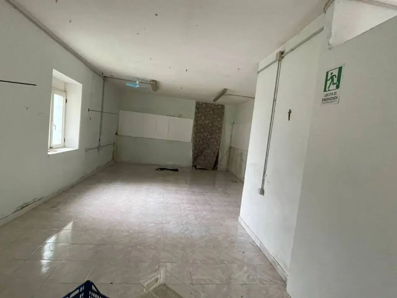 Esercizio commerciale in Via Vecchia Napoli 90 Napoli, Napoli, {3} - Foto 2