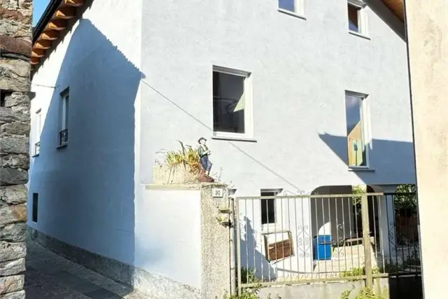 Casa indipendente in Via San Rocco , 30, Domodossola - Foto 1