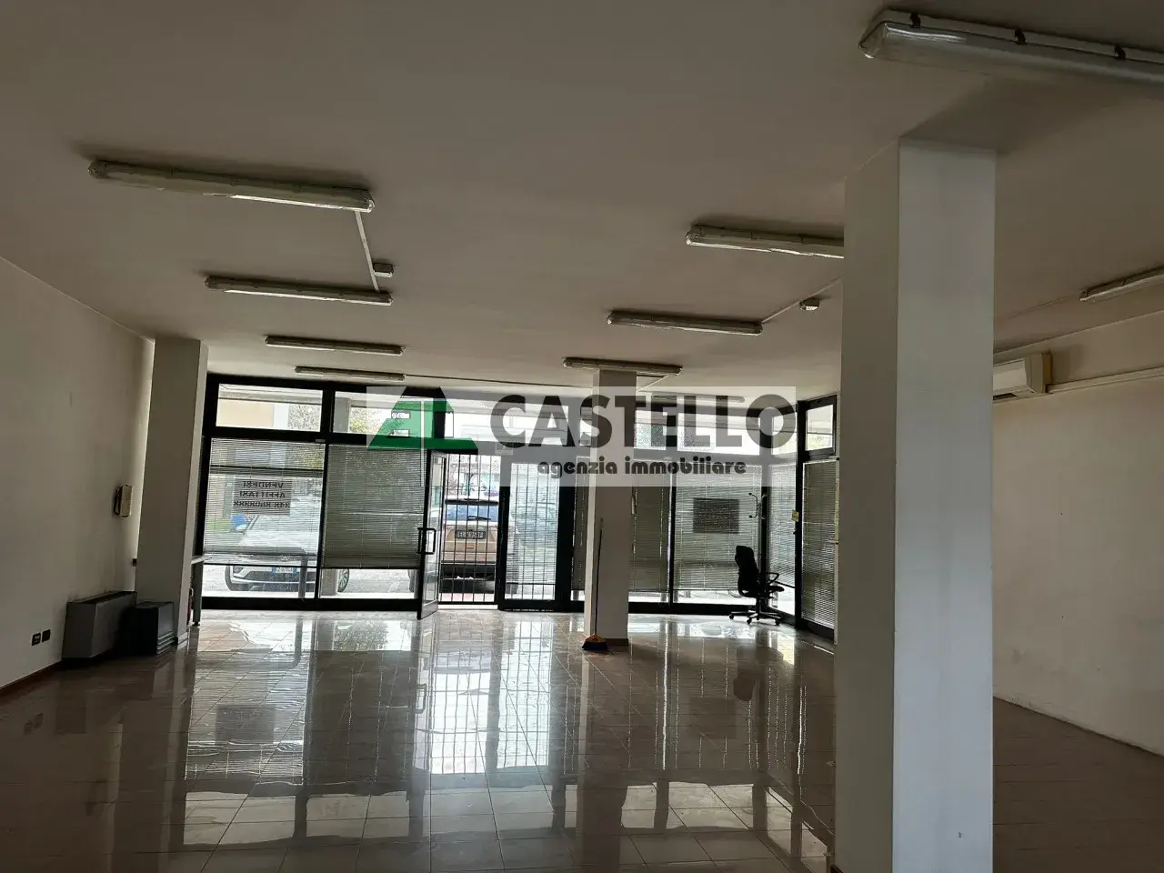 Negozio in Viale della Rimembranza 35, Limena, {3} - Foto 1