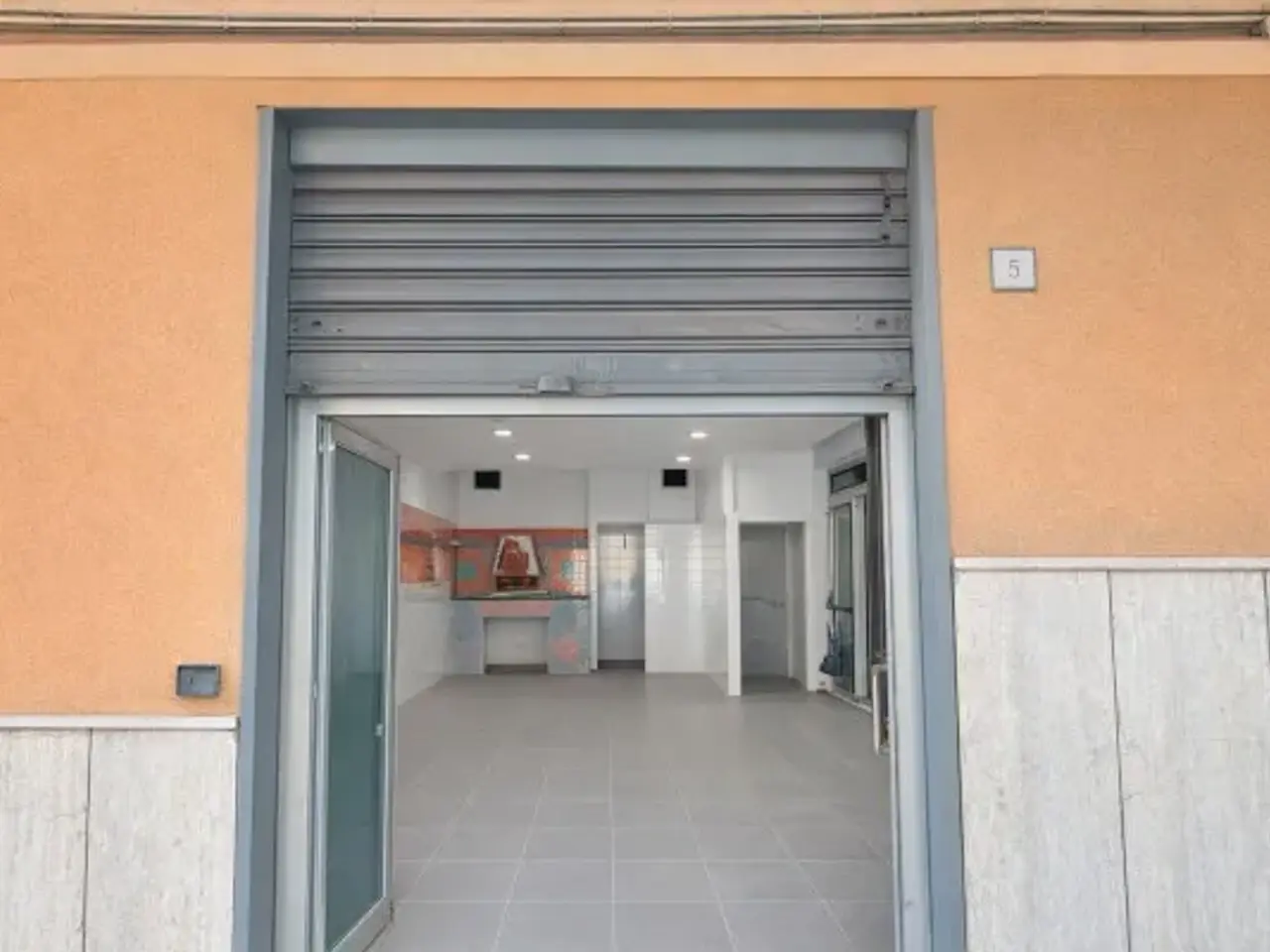 Negozio in Via Federico della Monica, Salerno, {3} - Foto 2