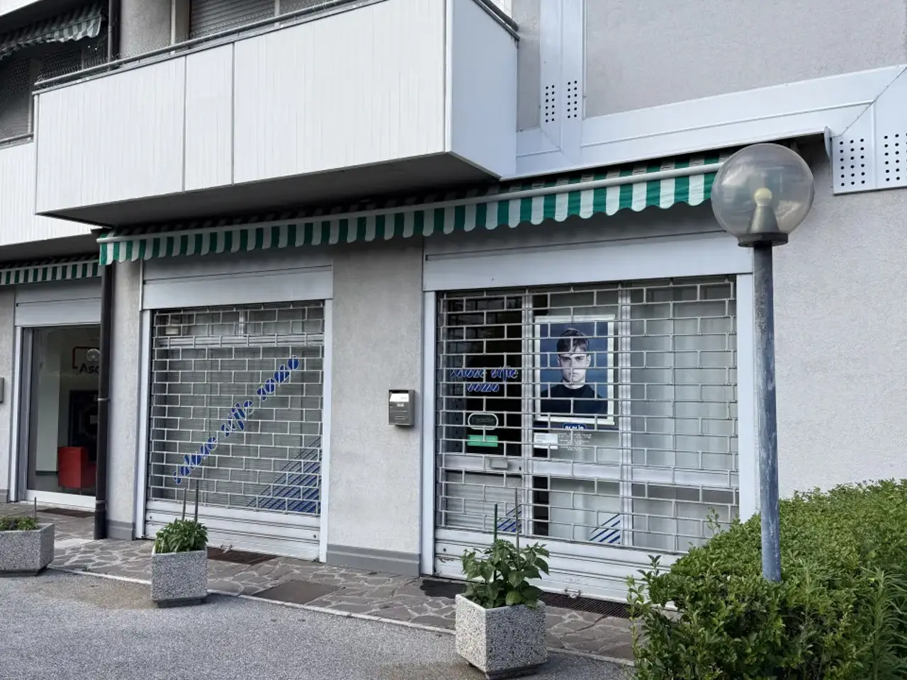 Esercizio commerciale in Via Degasperi Trento, Trento, {3} - Foto 2