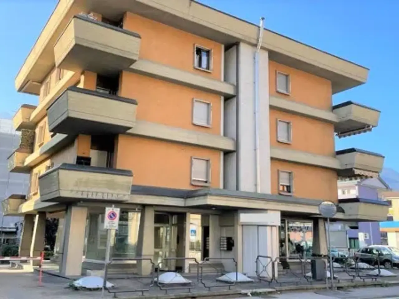Negozio in Corso Saint-Martin-De-Corleans, Aosta, {3} - Foto 2