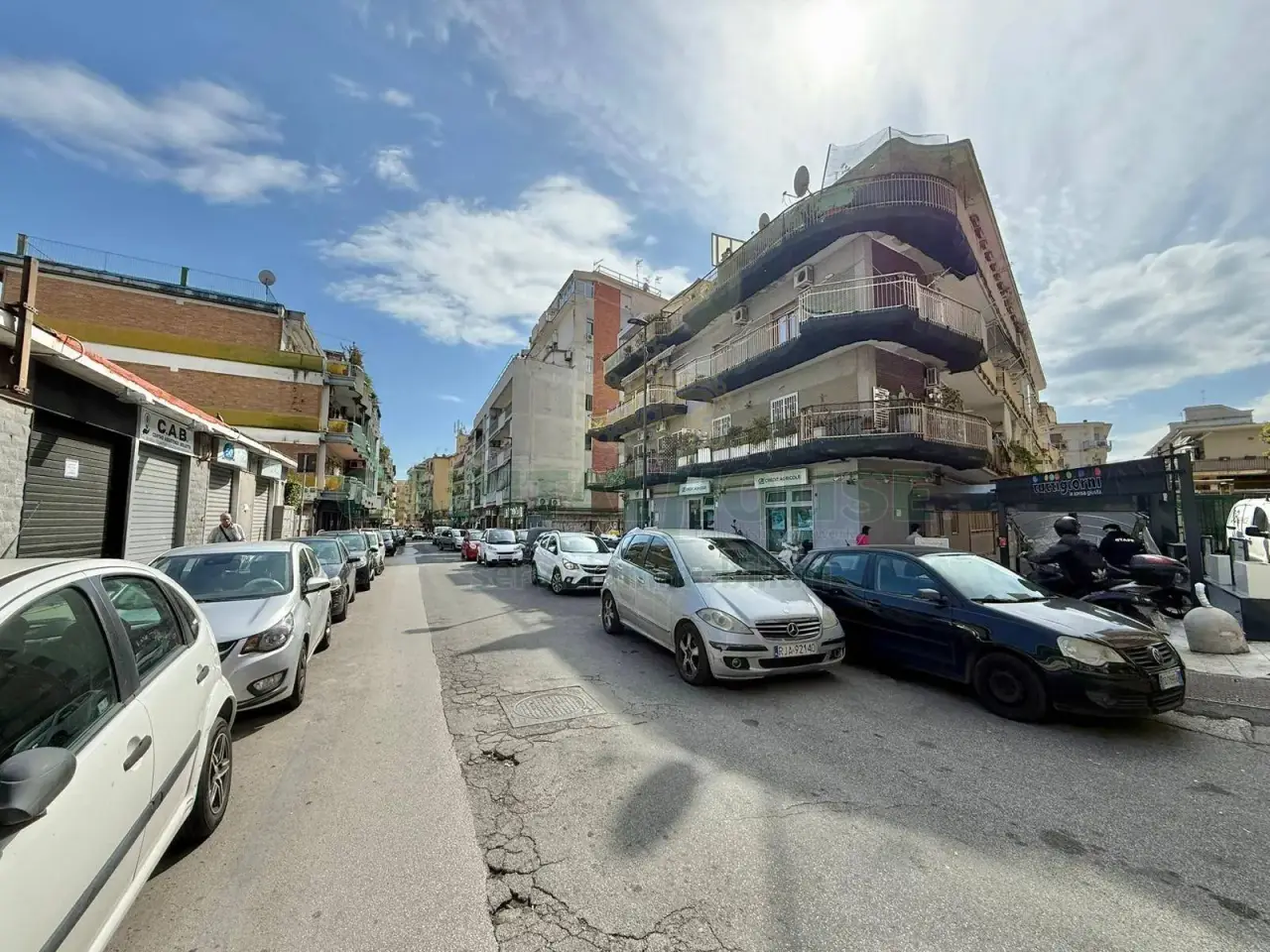 Negozio in Via Paolo della Valle 67/69, Napoli, {3} - Foto 2