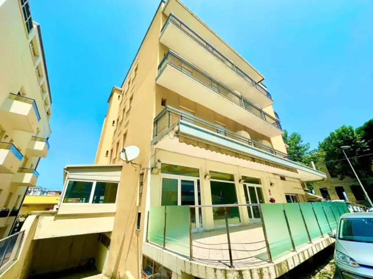 Negozio in Viale Regina Margherita 29, Rimini, {3} - Foto 2