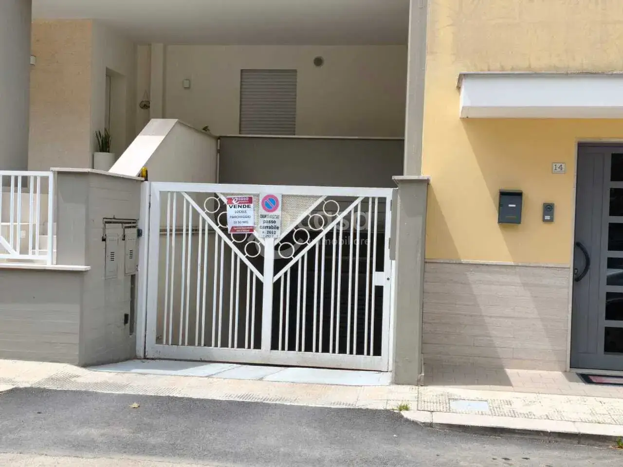 Parcheggio chiuso in , Noicattaro, {3} - Foto 2