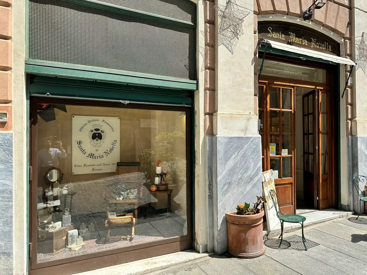 Negozio in Piazza della Meridiana 13-15-17r, Genova, {3} - Foto 2