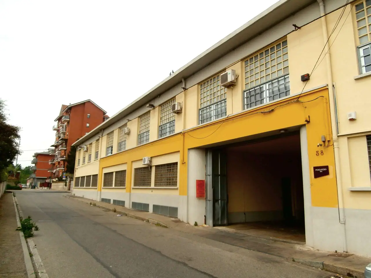 Palazzina commerciale in Lungo Dora Liguria 58, Torino, {3} - Foto 1