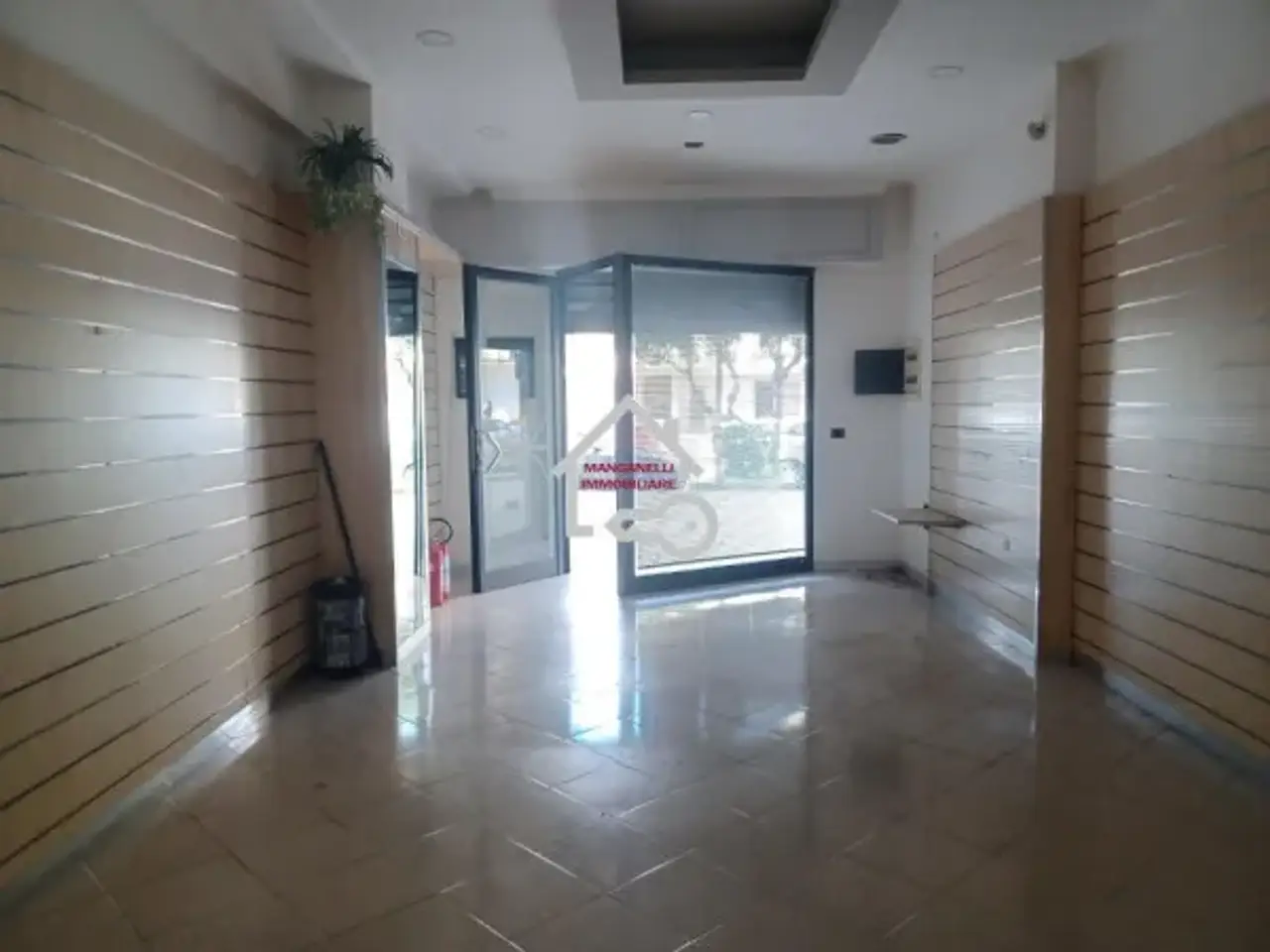 Negozio in Via Salvo d'Acquisto 9, Agropoli, {3} - Foto 1