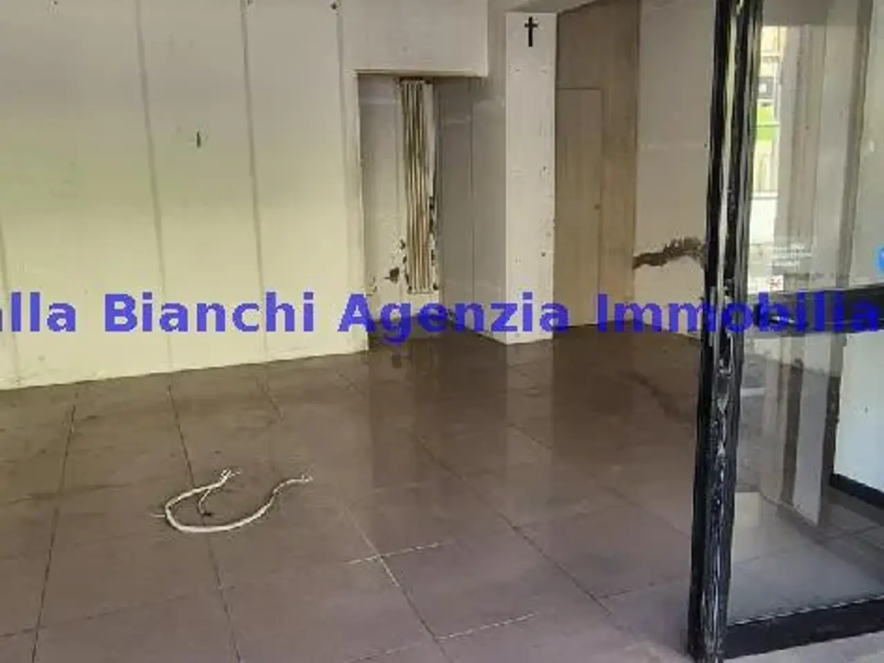 Locale commerciale in Via Kolbe, Pesaro, {3} - Foto 2