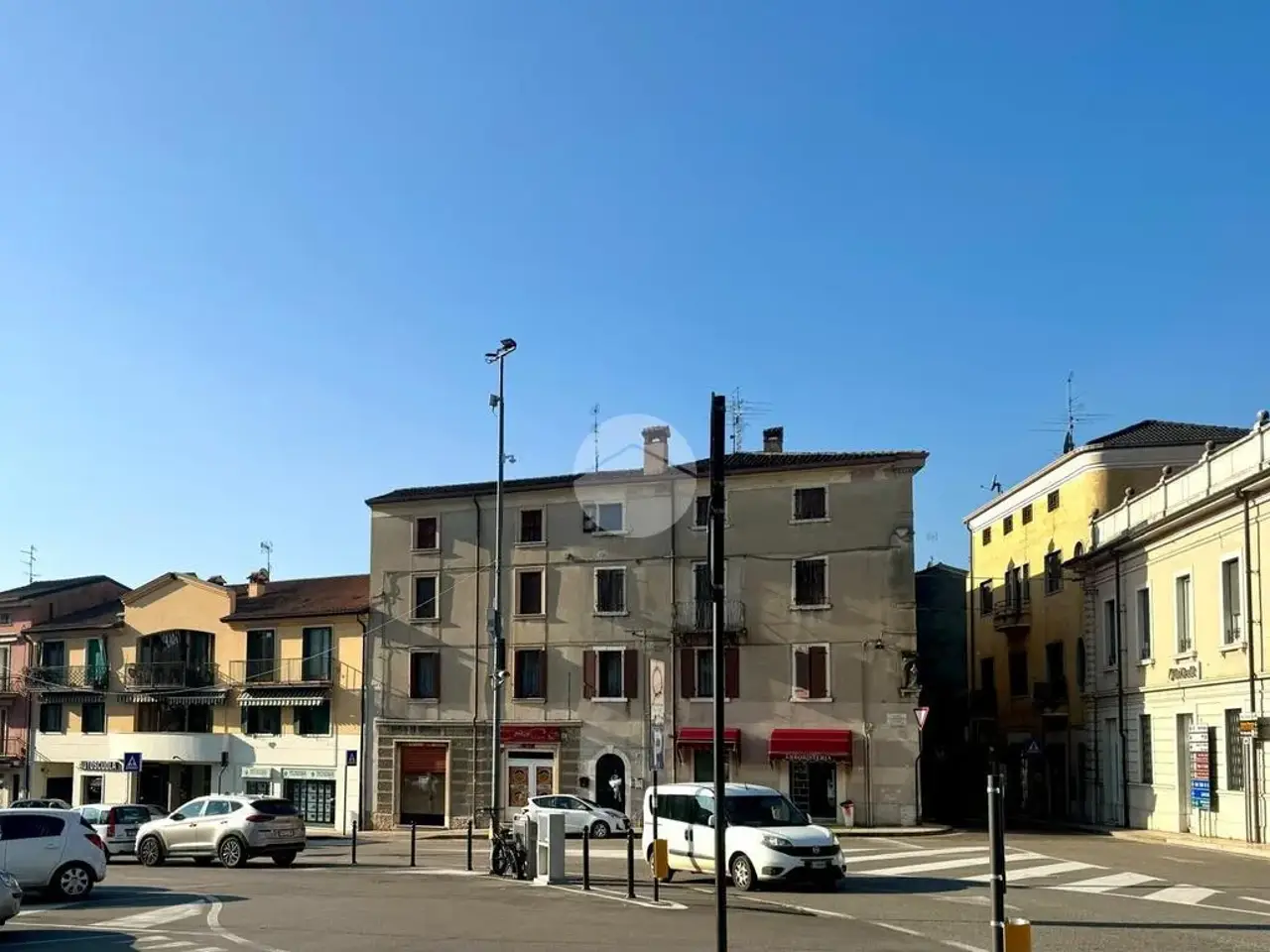 Negozio in Negozio Piazza Stringa 14, Caprino Veronese, {3} - Foto 1