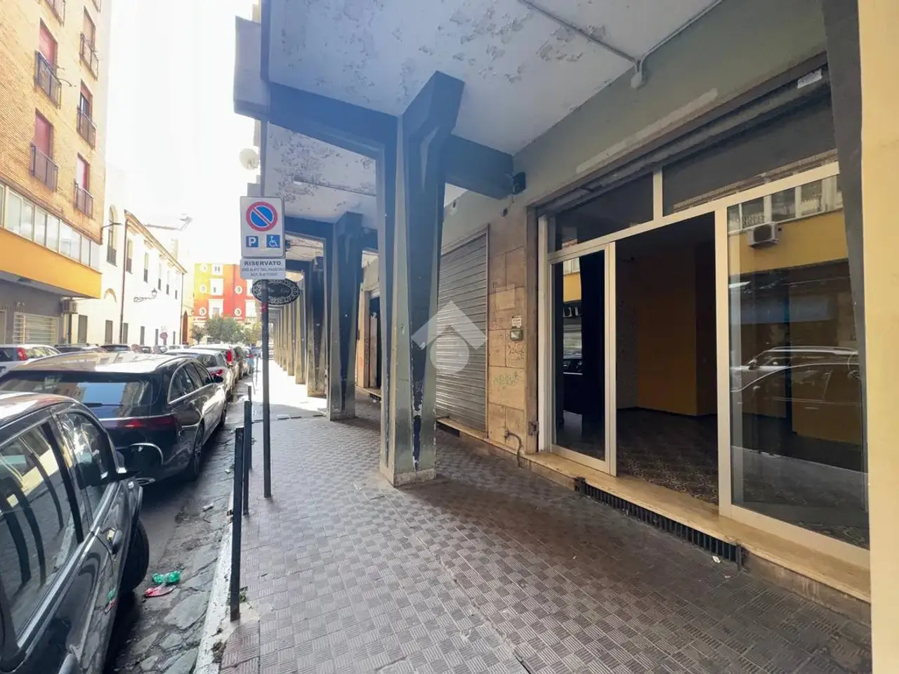 Negozio in Piazzetta Lucarelli 9, Aversa, {3} - Foto 1
