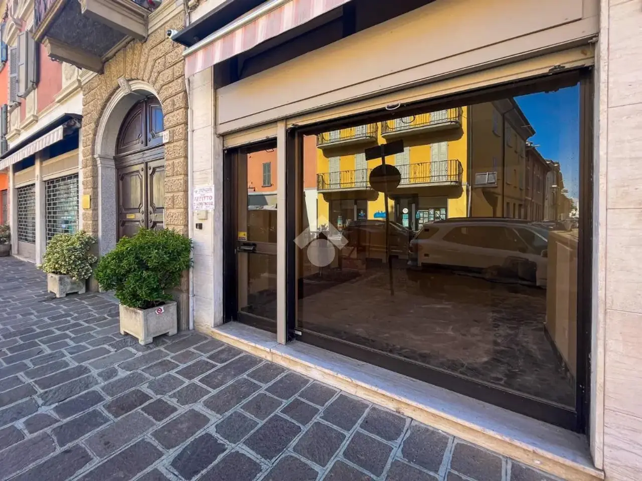 Negozio in Via Giuseppe Garibaldi 15, Castelleone, {3} - Foto 2