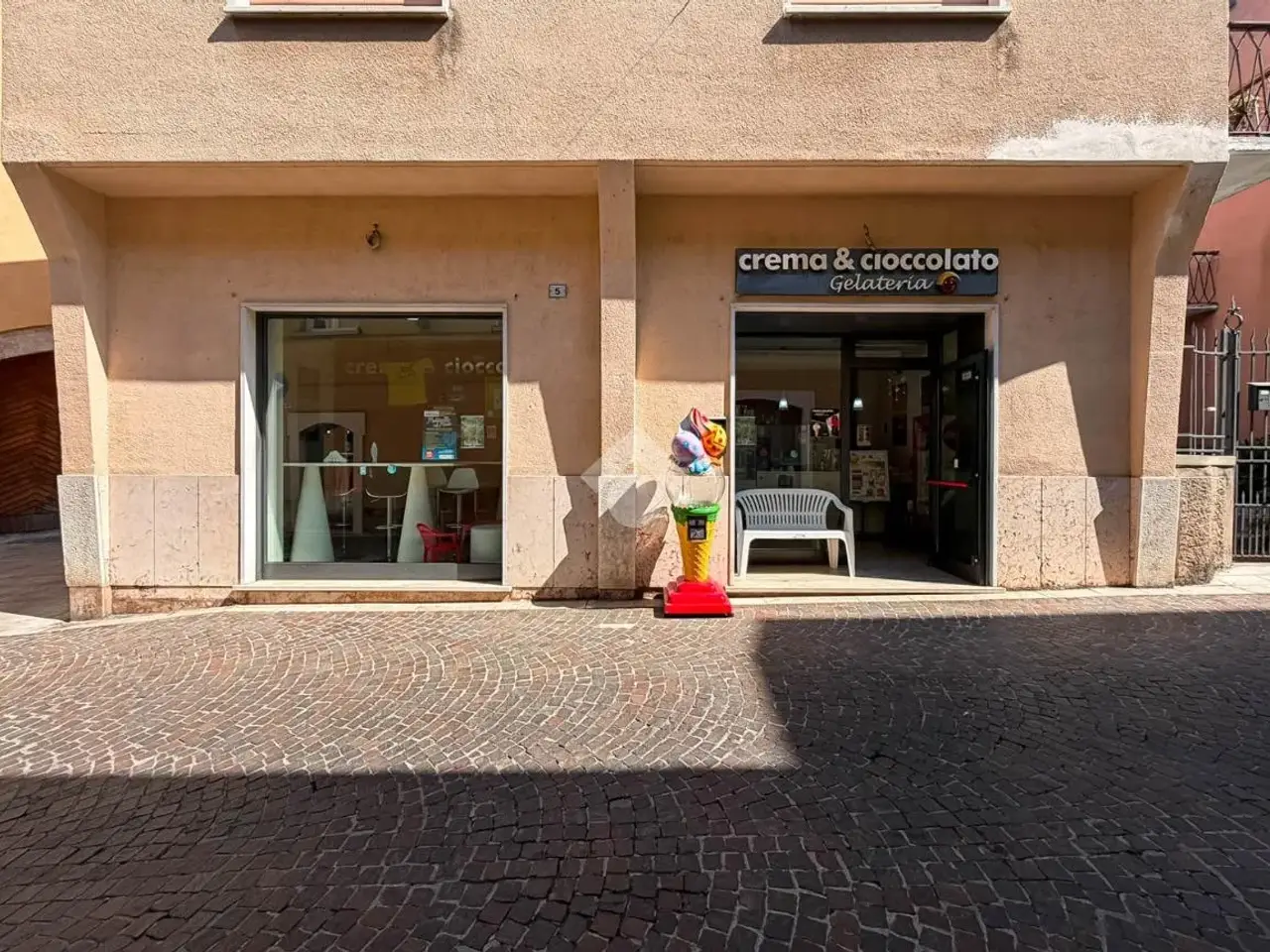 Negozio in Via Vittorio Emanuele II 5, Manerba Del Garda, {3} - Foto 1