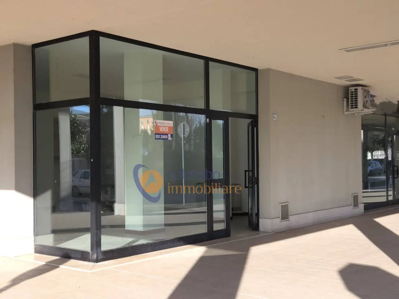 Negozio in Via Gorizia 11, Busto Arsizio, {3} - Foto 1