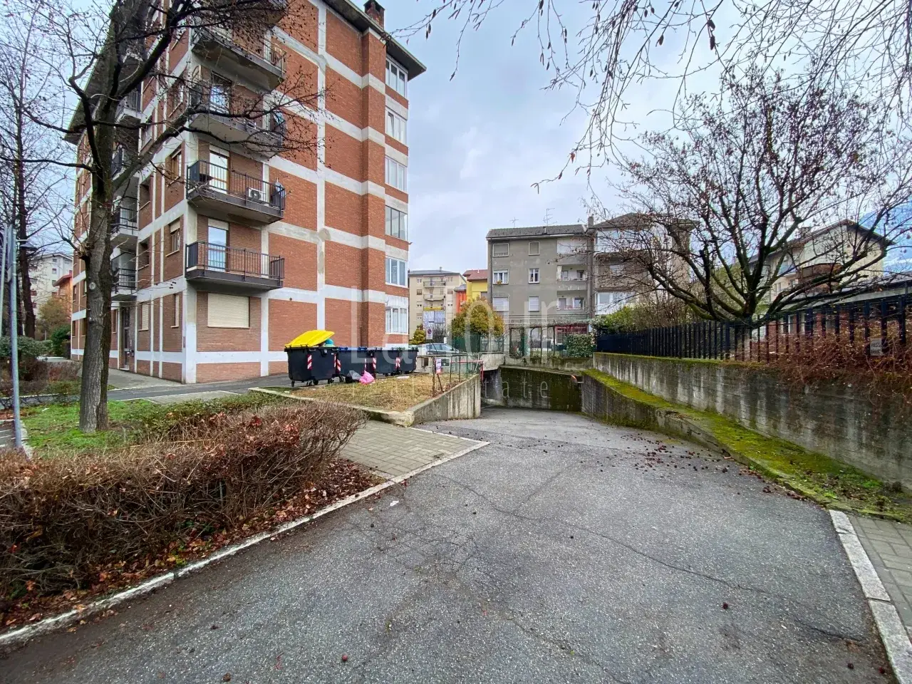 Parcheggio chiuso in Via Monte Grivola 18, Aosta, {3} - Foto 1