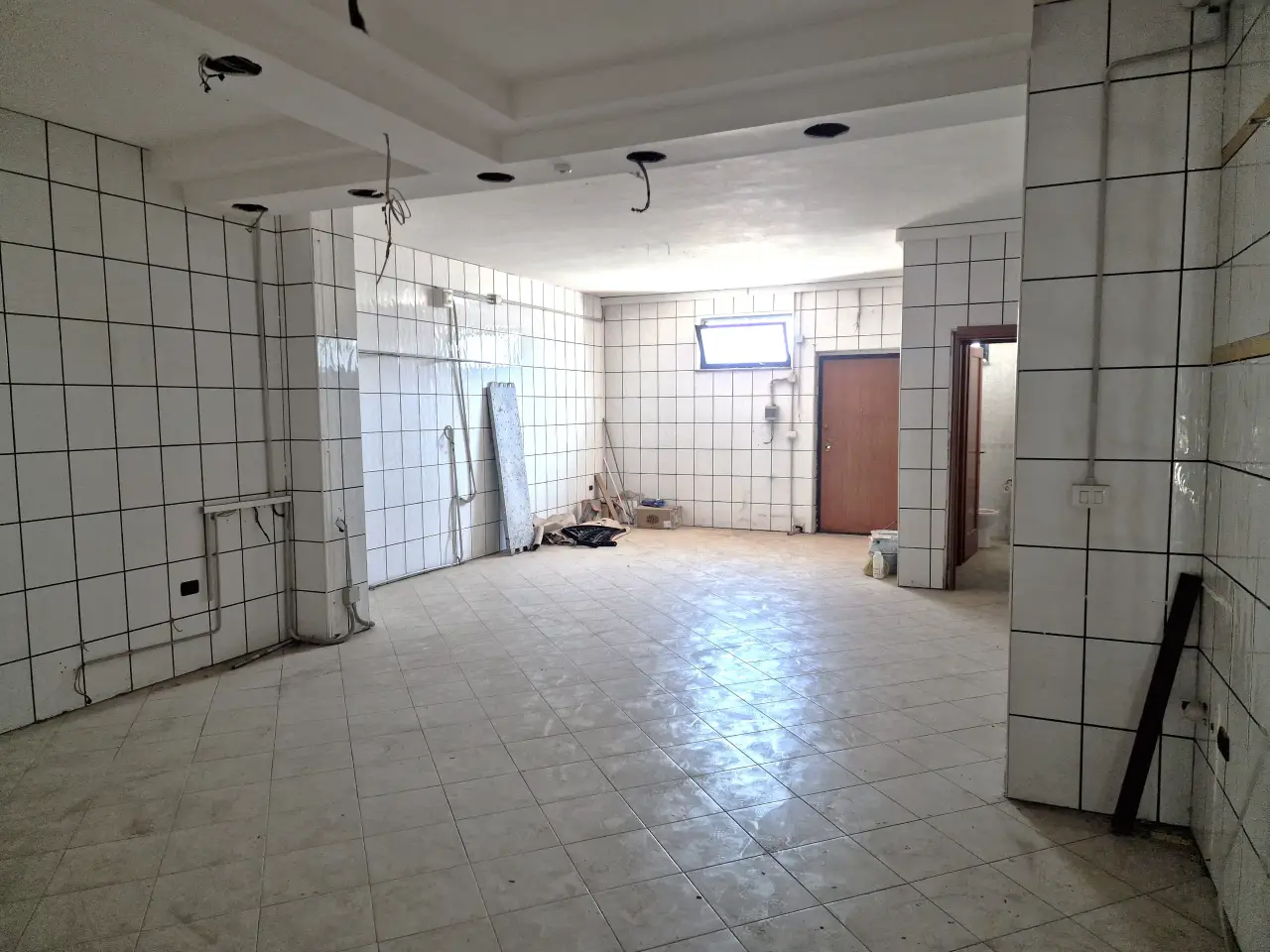 Negozio in Viale Generoso Iodice, Santa Maria Capua Vetere, {3} - Foto 2