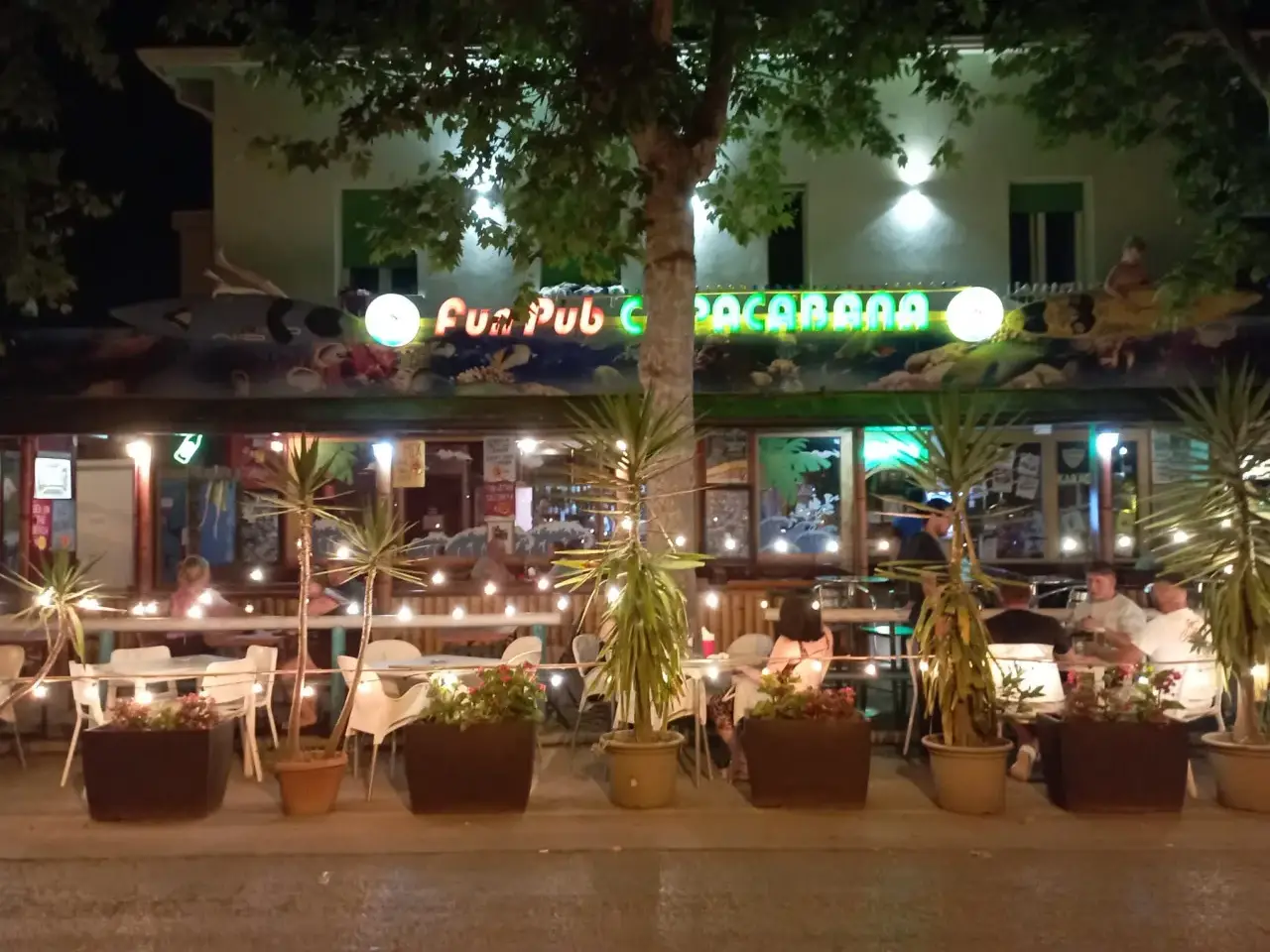 Negozio in Viale Mantova 14, Rimini, {3} - Foto 1