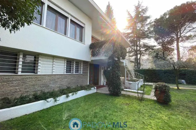 Villa in Viale Mazzini, 2, Abano Terme - Foto 1