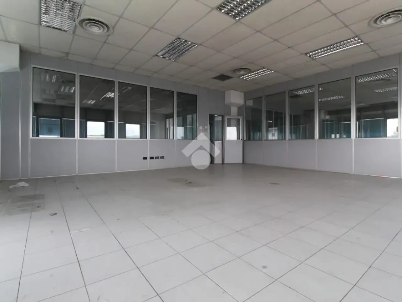 Palazzina commerciale in Via Vigonovese 9, Padova, {3} - Foto 1