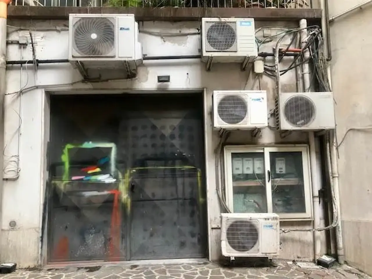 Negozio in Via Andrea Romaldo, Salerno, {3} - Foto 2