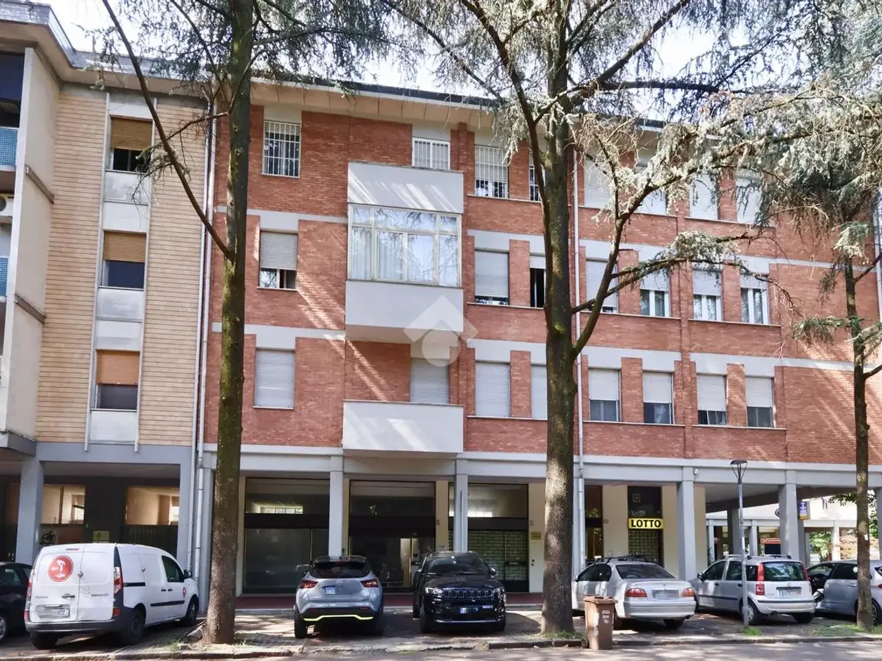 Negozio in Via Sante Vincenzi 00, Reggio Emilia, {3} - Foto 1