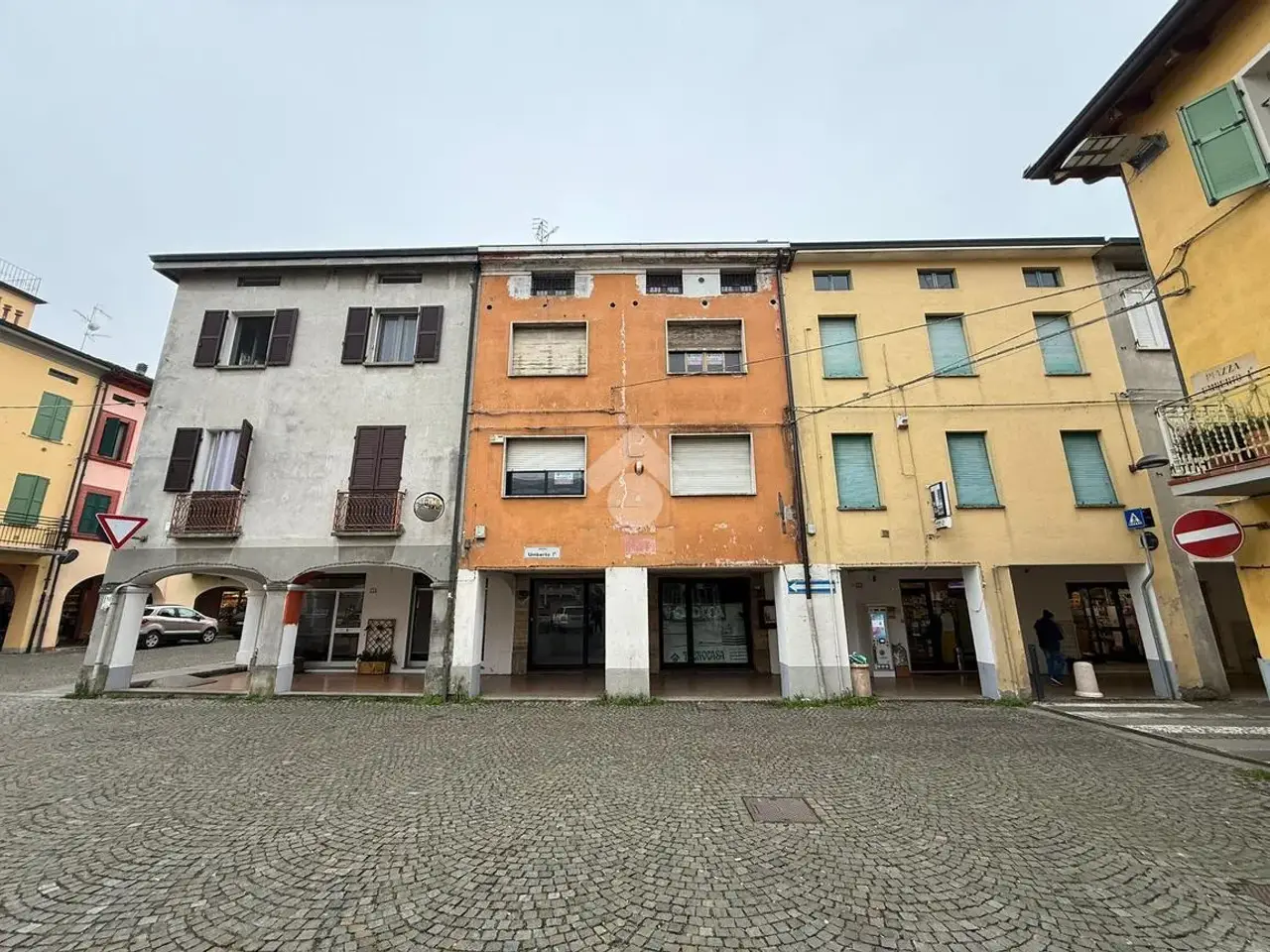 Palazzina commerciale in Piazza Umberto Primo 4, Poviglio, {3} - Foto 2