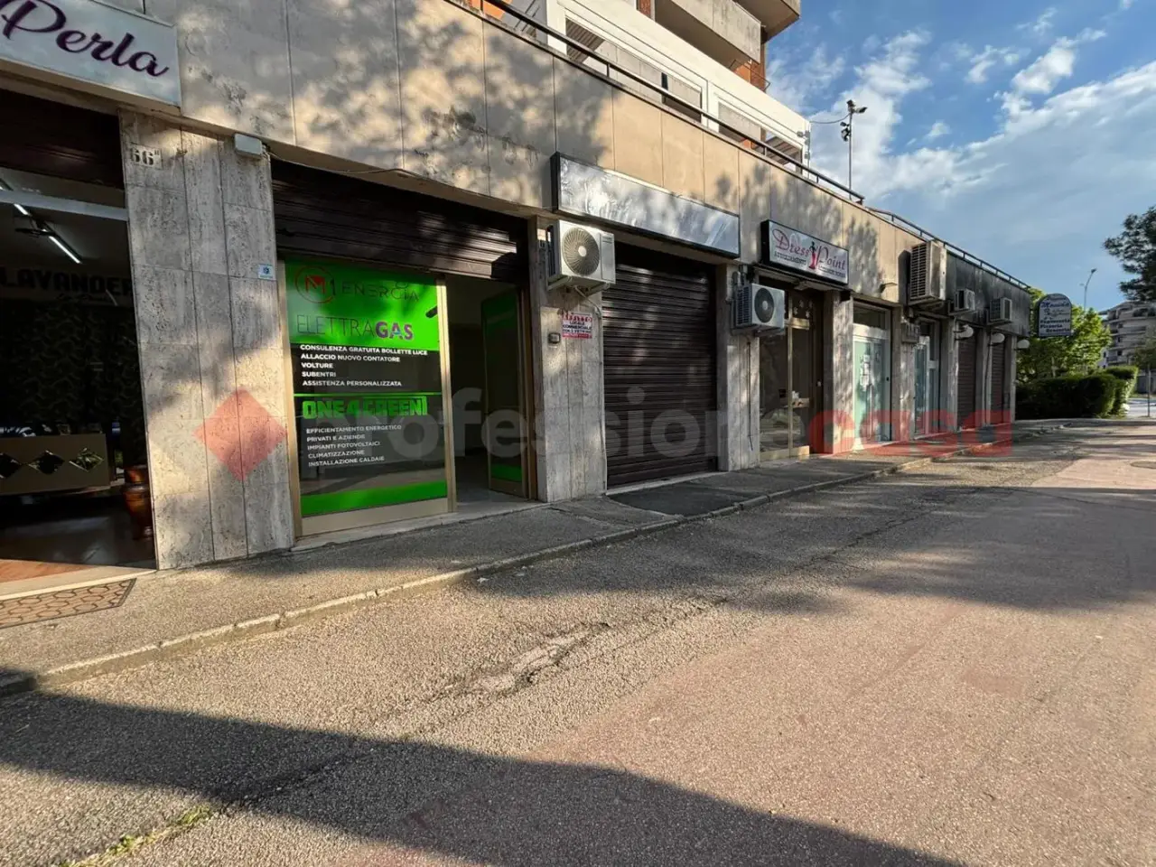 Esercizio commerciale in Viale Candelaro 66 F/G, Foggia, {3} - Foto 1