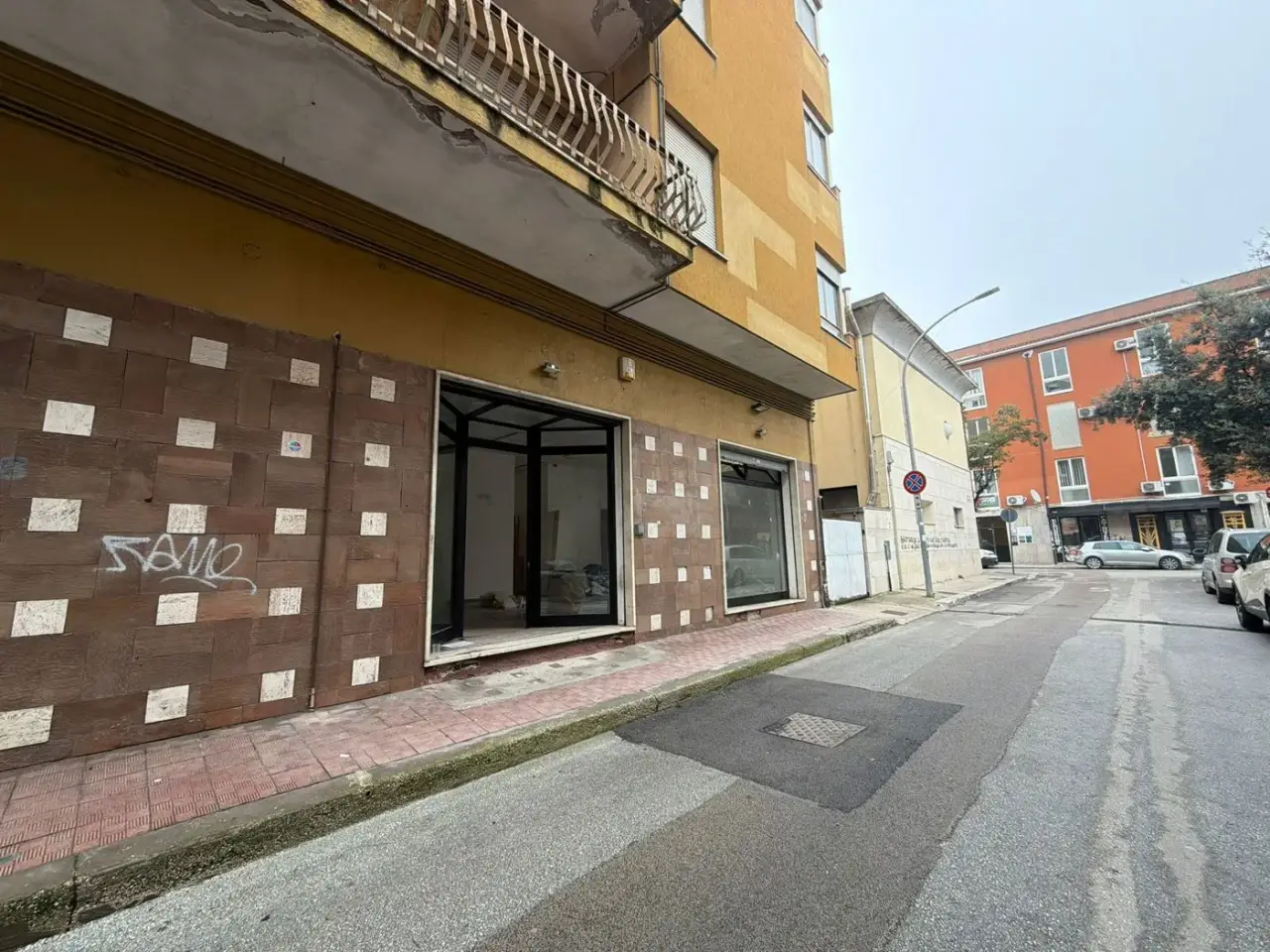 Negozio in Via Carducci Snc, Cassino, {3} - Foto 1