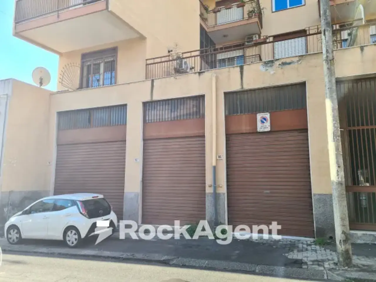 Magazzino in Via Regina Bianca 103, Catania, {3} - Foto 1