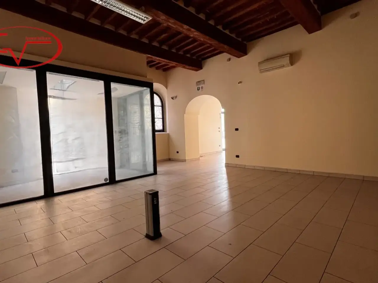 Negozio in Via Ammiraglio Burzagli, Montevarchi, {3} - Foto 2