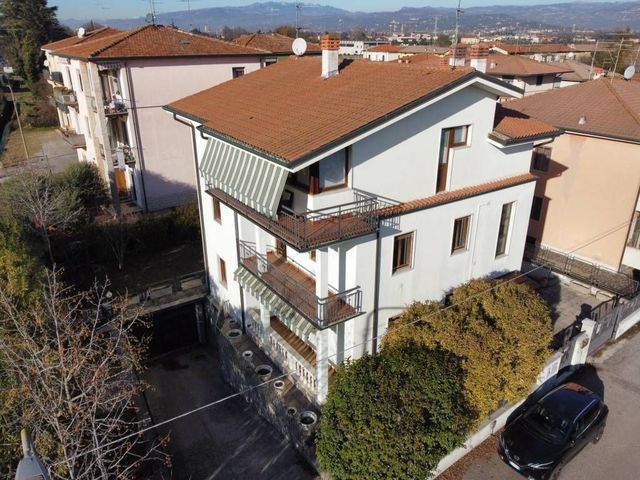 Casa indipendente in Villaggio Sant'Emilio 42, Verona - Foto 1