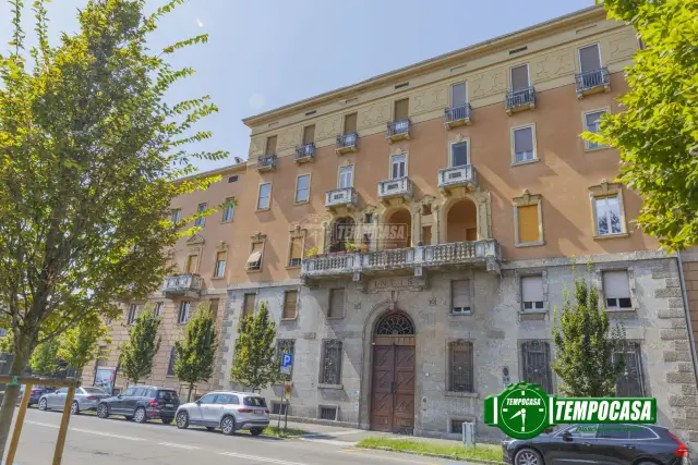 4-room flat in Viale XI Febbraio, Pavia - Photo 1