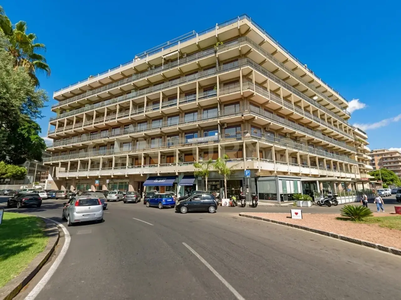 Parcheggio chiuso in Piazza Europa 13, Catania, {3} - Foto 1